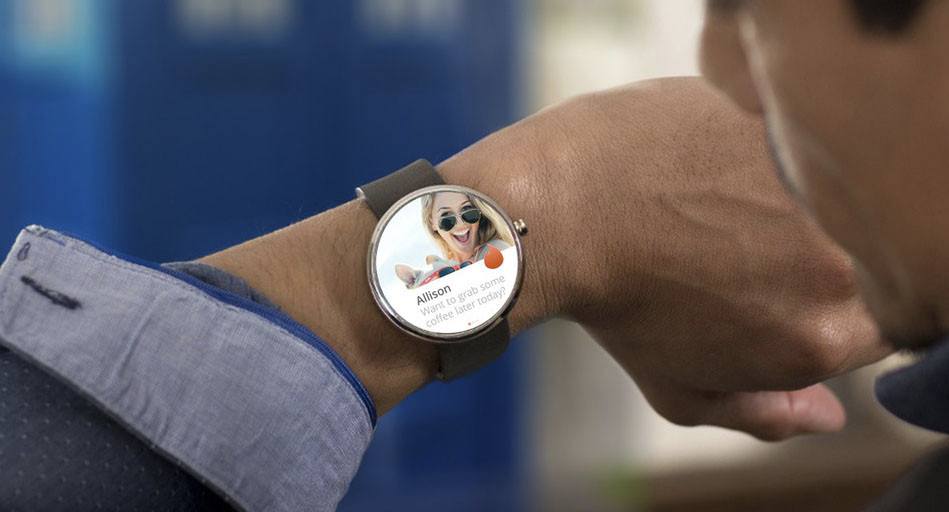tinder-app-on-round-wear-os-round-smartwatch